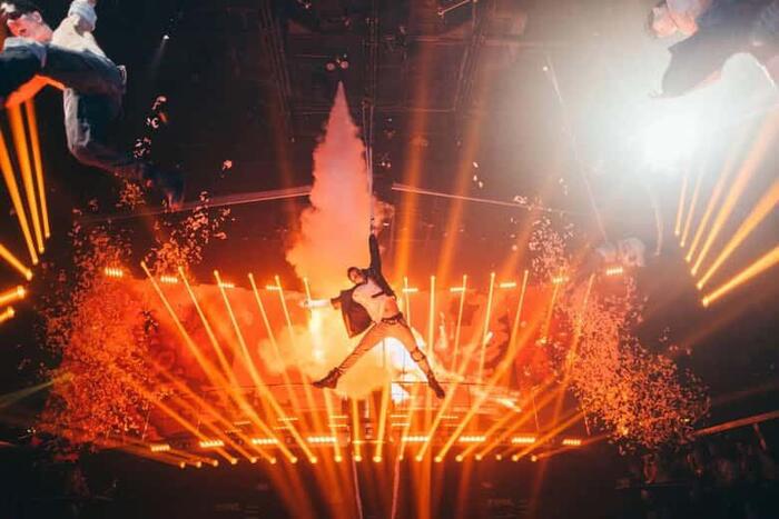 Aerial act over the stage