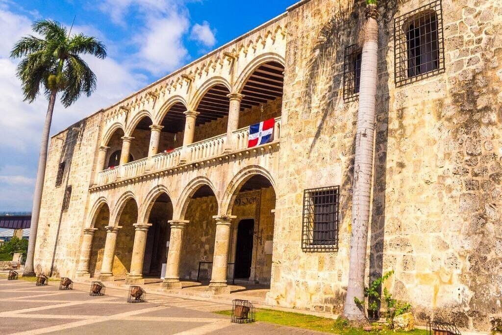 Alcázar de Colón, Zona Colonial