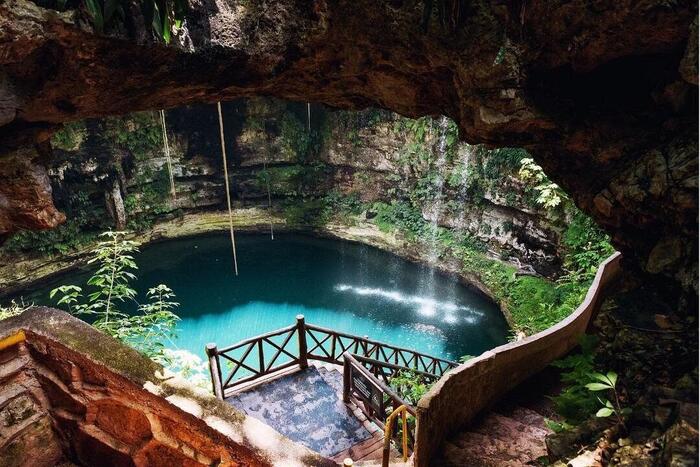 Los Tres Ojos caves